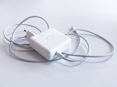 Compact GaN Fast Charger