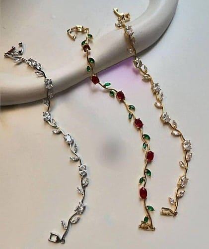 Bracelet à pierres colorées